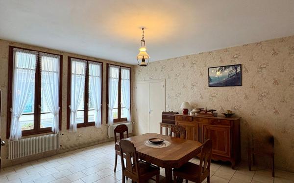 Maison à vendre    6 pièces •  Lathus-Saint-Rémy