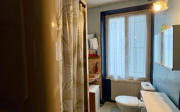 Maison à vendre    6 pièces •  Lathus-Saint-Rémy