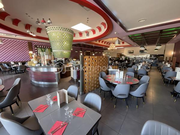 Opportunité rare de reprendre un établissement reconnu et exploité avec succès depuis plus de 9 ans.

Actuellement exploité en restaurant asiatique, cet établissement bénéficie d’une excellente réputation locale grâce à la qualité constante de son accueil, de son service et de sa clientèle fidélisée au fil des années.

Le restaurant peut parfaitement convenir à tout autre type de restauration selon votre projet : cuisine traditionnelle, bistronomique, restauration rapide, italienne, orientale, burgers, tapas, etc.

L’affaire dispose d’un fort potentiel de développement et d’une clientèle régulière déjà en place.

Les atouts :

* activité exploitée depuis plus de 9 ans,
* excellente notoriété,
* clientèle fidèle,
* qualité de service reconnue,
* établissement immédiatement exploitable,
* possibilité de changement d’enseigne et de concept,
* belle visibilité et emplacement attractif.

Cette affaire conviendra aussi bien à un professionnel souhaitant développer son activité qu’à un repreneur désirant démarrer avec une base solide et rentable.

Dossier et informations complémentaires sur demande.