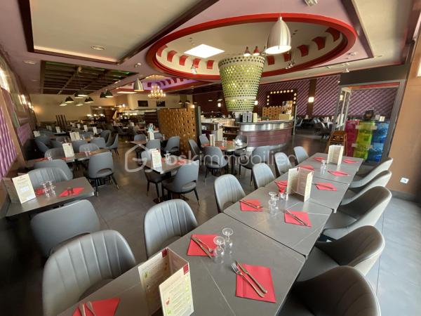Opportunité rare de reprendre un établissement reconnu et exploité avec succès depuis plus de 9 ans.

Actuellement exploité en restaurant asiatique, cet établissement bénéficie d’une excellente réputation locale grâce à la qualité constante de son accueil, de son service et de sa clientèle fidélisée au fil des années.

Le restaurant peut parfaitement convenir à tout autre type de restauration selon votre projet : cuisine traditionnelle, bistronomique, restauration rapide, italienne, orientale, burgers, tapas, etc.

L’affaire dispose d’un fort potentiel de développement et d’une clientèle régulière déjà en place.

Les atouts :

* activité exploitée depuis plus de 9 ans,
* excellente notoriété,
* clientèle fidèle,
* qualité de service reconnue,
* établissement immédiatement exploitable,
* possibilité de changement d’enseigne et de concept,
* belle visibilité et emplacement attractif.

Cette affaire conviendra aussi bien à un professionnel souhaitant développer son activité qu’à un repreneur désirant démarrer avec une base solide et rentable.

Dossier et informations complémentaires sur demande.