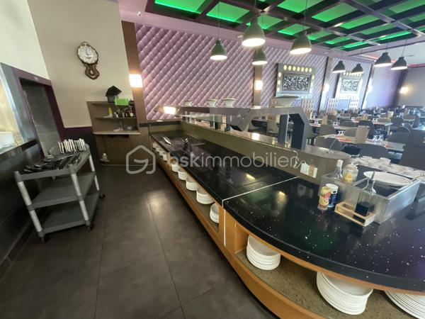 Opportunité rare de reprendre un établissement reconnu et exploité avec succès depuis plus de 9 ans.

Actuellement exploité en restaurant asiatique, cet établissement bénéficie d’une excellente réputation locale grâce à la qualité constante de son accueil, de son service et de sa clientèle fidélisée au fil des années.

Le restaurant peut parfaitement convenir à tout autre type de restauration selon votre projet : cuisine traditionnelle, bistronomique, restauration rapide, italienne, orientale, burgers, tapas, etc.

L’affaire dispose d’un fort potentiel de développement et d’une clientèle régulière déjà en place.

Les atouts :

* activité exploitée depuis plus de 9 ans,
* excellente notoriété,
* clientèle fidèle,
* qualité de service reconnue,
* établissement immédiatement exploitable,
* possibilité de changement d’enseigne et de concept,
* belle visibilité et emplacement attractif.

Cette affaire conviendra aussi bien à un professionnel souhaitant développer son activité qu’à un repreneur désirant démarrer avec une base solide et rentable.

Dossier et informations complémentaires sur demande.