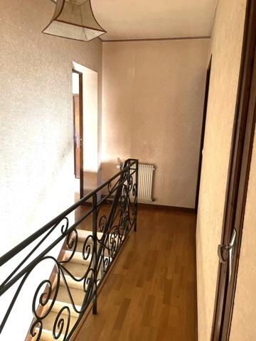 Maison 9 pièce(s) 5 chambre(s) 205 m²