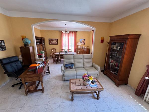 À vendre ? Maison de plain-pied avec jardin ? Proche centre-ville ? 200 000 €