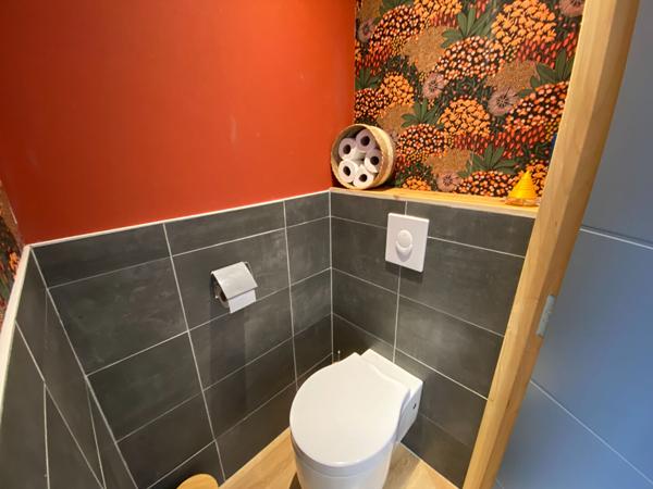 A LOUER - Studio avec terrasse toutes charges comprises à ST MEEN LE GRAND
