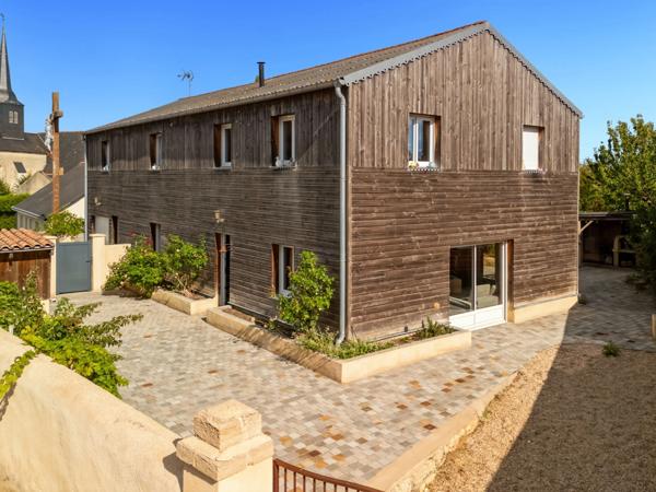 BRIGNE 49700 - MAISON FAMILIALE RENOVEE – 203 m² – 5 CHAMBRES – TERRASSE - GARAGE