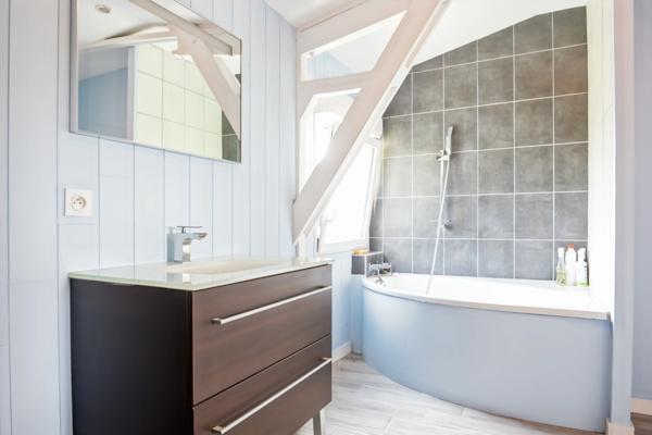 BRIGNE 49700 - MAISON FAMILIALE RENOVEE – 203 m² – 5 CHAMBRES – TERRASSE - GARAGE