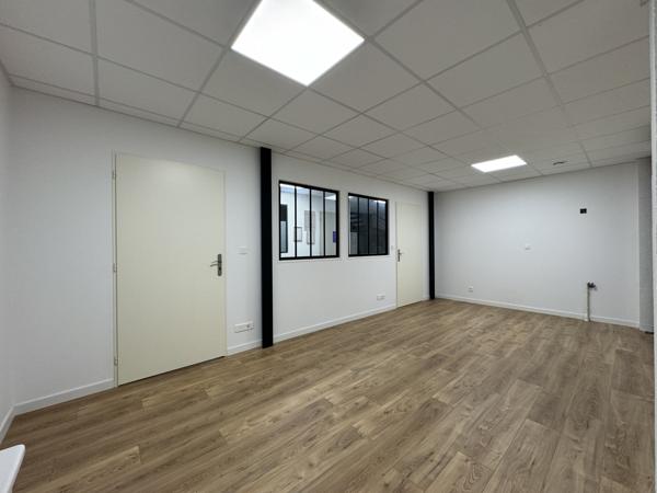 Local Commercial 5 pièces - 247 m²