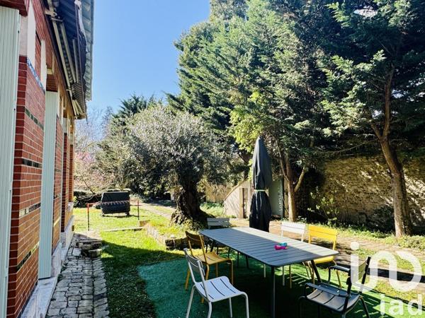 Demeure 8 pièces de 250 m² à Orléans (45000)