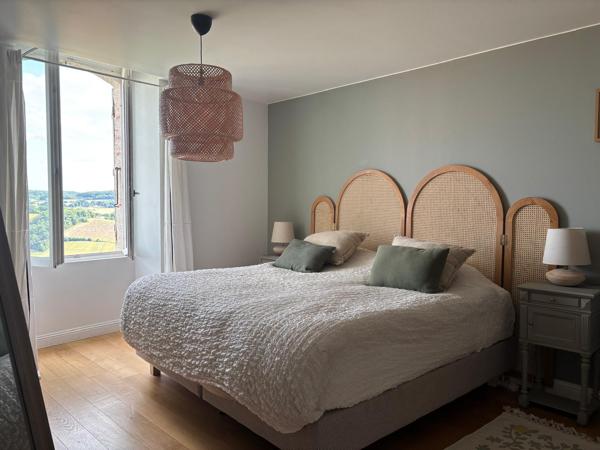 Maison de village de caractère avec jardin, piscine et vue panoramique à Penne-d'Agenais