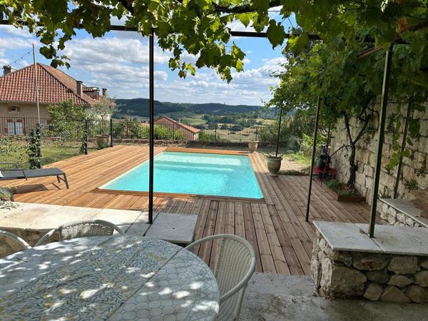 Maison de village de caractère avec jardin, piscine et vue panoramique à Penne-d'Agenais