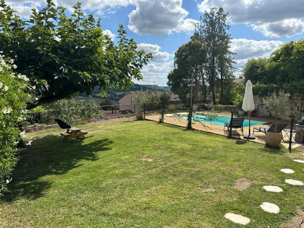 Maison de village de caractère avec jardin, piscine et vue panoramique à Penne-d'Agenais