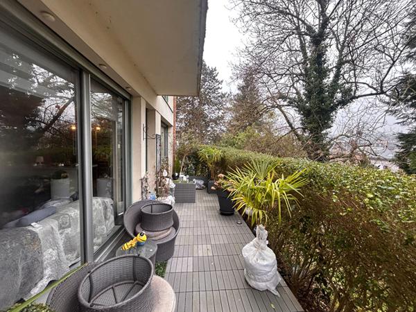 Appartement mont saint aignan -Rouen - bois guillaume - gare rive droite 2 chambres 90m² Terrasse 30m² parking sous sol Grand séjour salon Cuisine commerces 200m