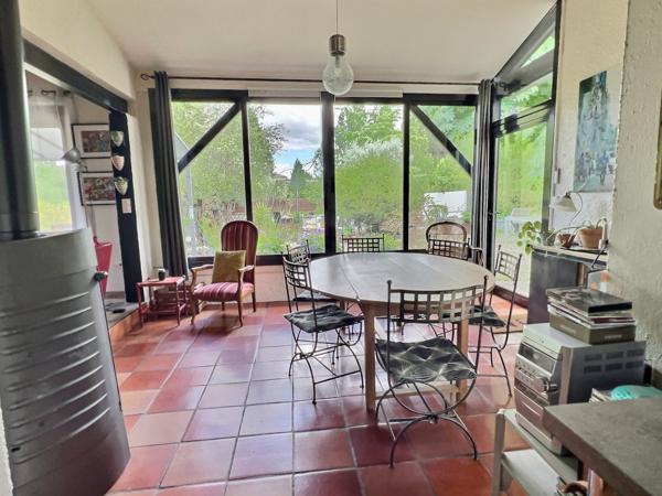 VILLENEUVE-SUR-LOT, PROPRIÉTÉ DE CARACTÈRE AVEC PARC DE PLUS DE 5 600 m² ET PISCINE ! Rare en centre-ville, cette magnifique propriété de caractère d'environ 212 m² habitables vous séduira par son authenticité, ses volumes généreux et son environnement e , Villeneuve sur lot
