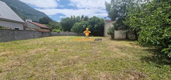 Vente                                                      Terrain
                        
                                         585 m2                     à Lourdes