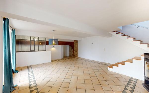 Maison à vendre    6 pièces •  Saint-Étienne