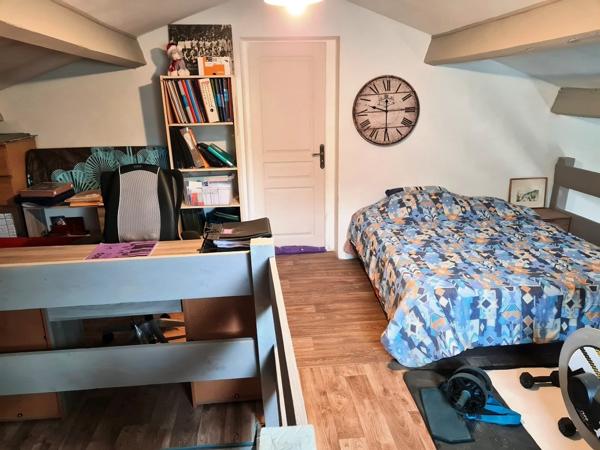 Alès (30100) Joli appartement en duplex au 1er étage d'une maison de ville