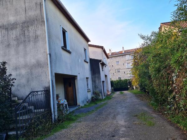 Alès (30100) Joli appartement en duplex au 1er étage d'une maison de ville