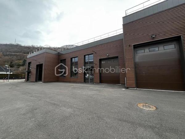 Local d activites de 206 m²