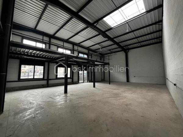 Local d activites de 206 m²