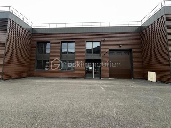 Local d activites de 206 m²