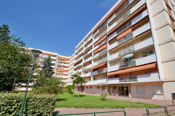 Appartement Villeurbanne Flachet 3 pièce(s) 63.9 m2 + Parking et Cave