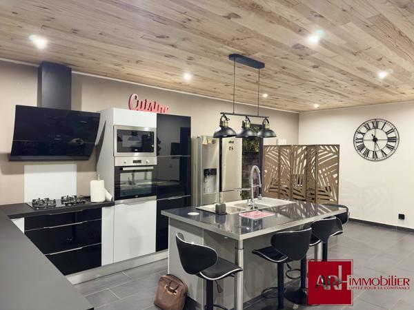 VILLA RECENTE AVEC GARAGE ET JACUZZI