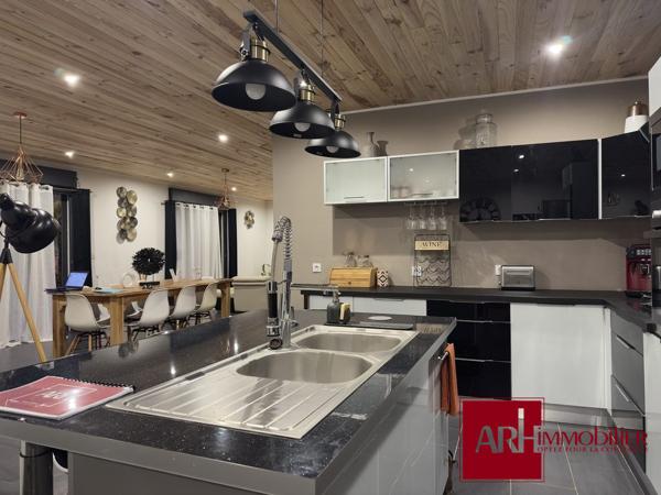 VILLA RECENTE AVEC GARAGE ET JACUZZI