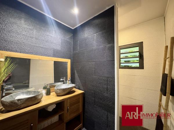 VILLA RECENTE AVEC GARAGE ET JACUZZI