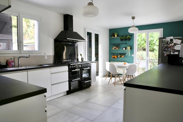 A vendre à Villers-Allerand une maison 160m2 : 5 chambres ; deux studios indepandants 35m2 et 55m2 ;