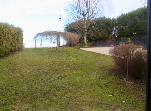 A vendre à Villers-Allerand une maison 160m2 : 5 chambres ; deux studios indepandants 35m2 et 55m2 ;