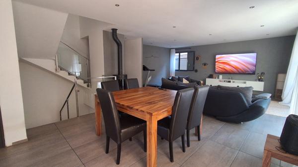 Septèmes-les-Vallons (13240) Villa indépendante ,plein sud composée de 2 logements