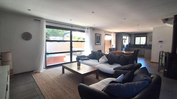 Septèmes-les-Vallons (13240) Villa indépendante ,plein sud composée de 2 logements