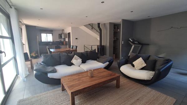 Septèmes-les-Vallons (13240) Villa indépendante ,plein sud composée de 2 logements