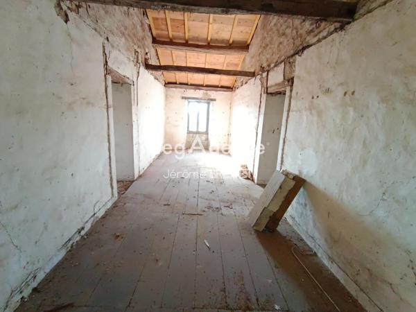 Maison à FONTENAY-LE-COMTE, 85200 - 16 pièces 400m²