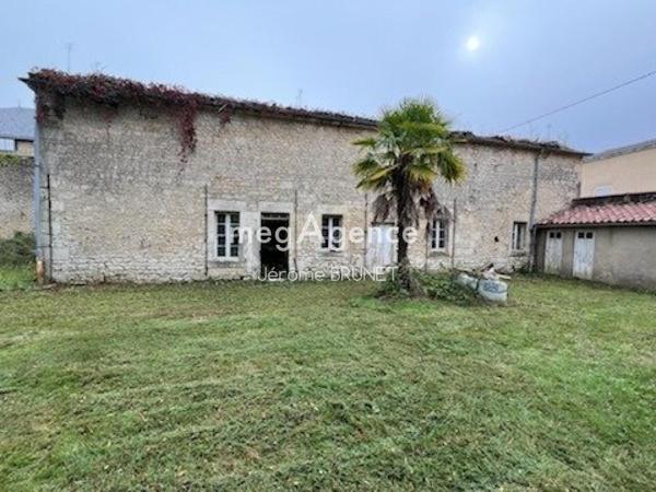 Maison à FONTENAY-LE-COMTE, 85200 - 16 pièces 400m²