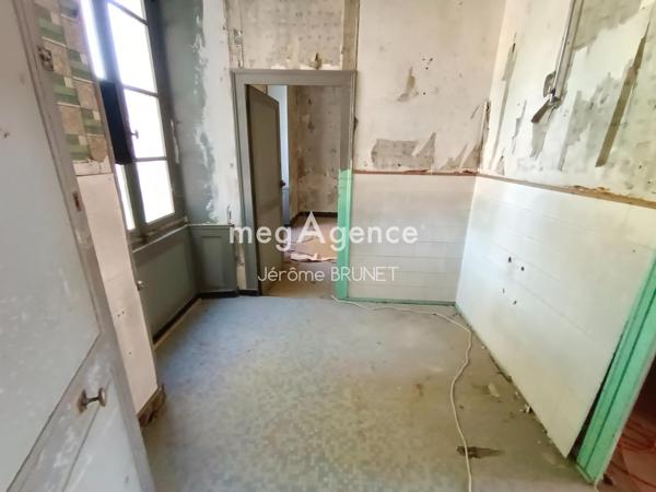 Maison à FONTENAY-LE-COMTE, 85200 - 16 pièces 400m²