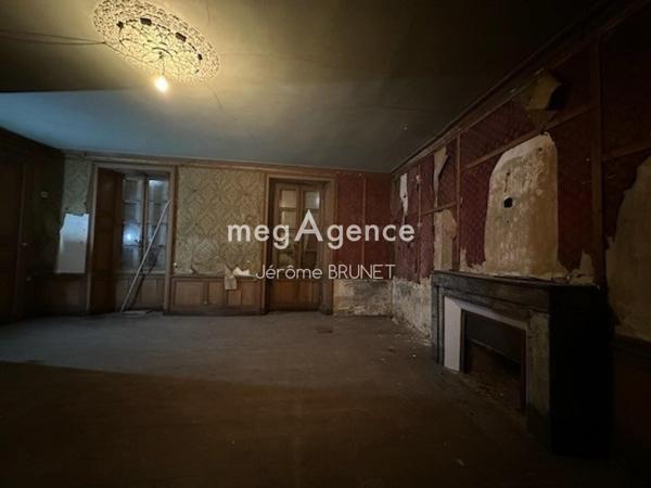 Maison à FONTENAY-LE-COMTE, 85200 - 16 pièces 400m²