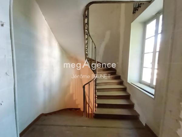 Maison à FONTENAY-LE-COMTE, 85200 - 16 pièces 400m²