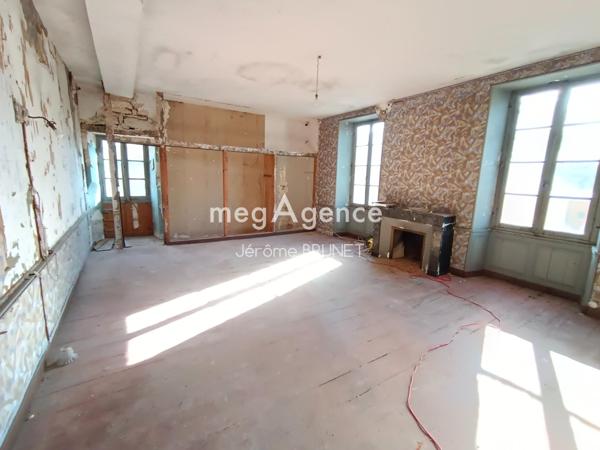 Maison à FONTENAY-LE-COMTE, 85200 - 16 pièces 400m²