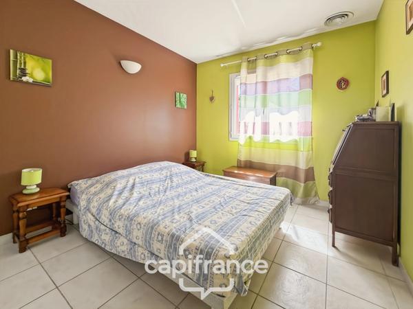 Maison à vendre  de plain-pied avec 6 pièces à SAINT UZE (26)