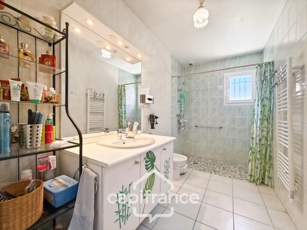 Maison à vendre  de plain-pied avec 6 pièces à SAINT UZE (26)