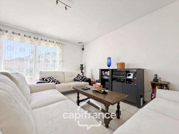 Maison à vendre  de plain-pied avec 6 pièces à SAINT UZE (26)
