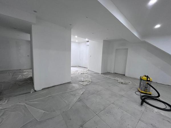 Immeuble de rapport de 200 m² environs à rénover pouvant être aménagé en deux appartements et un local