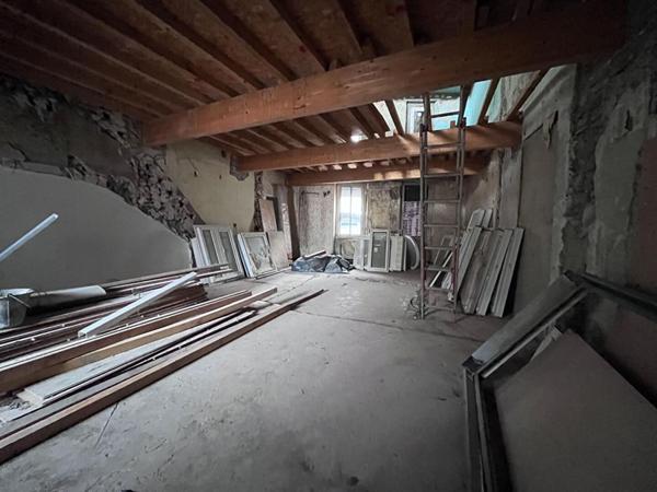 Immeuble de rapport de 200 m² environs à rénover pouvant être aménagé en deux appartements et un local