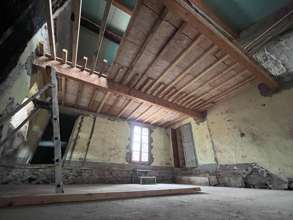 Immeuble de rapport de 200 m² environs à rénover pouvant être aménagé en deux appartements et un local