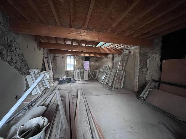 Immeuble de rapport de 200 m² environs à rénover pouvant être aménagé en deux appartements et un local
