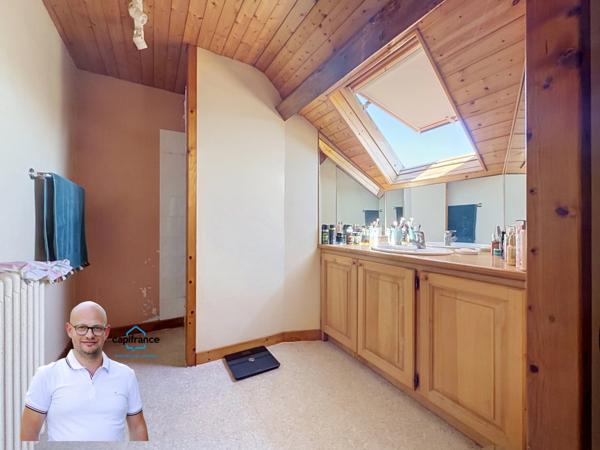 Maison à vendre 7 pièces à LE PONT DE BEAUVOISIN  (38) - 214m2 habitable sur plus de 1800m2 de terrain
