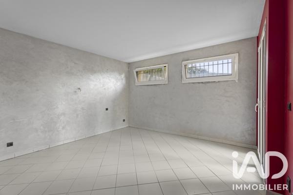 Maison à vendre 5 pièces 205,5 m² Aubagne