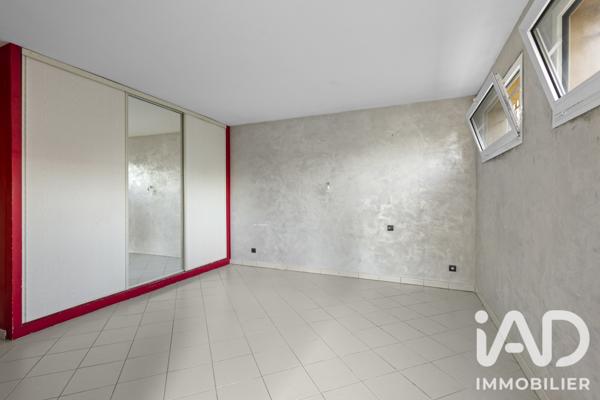 Maison à vendre 5 pièces 205,5 m² Aubagne