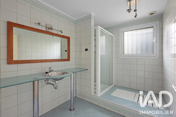 Maison à vendre 5 pièces 205,5 m² Aubagne